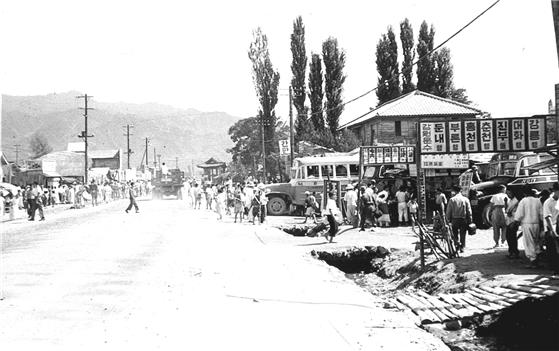 강원감영 앞 도로 1954년
