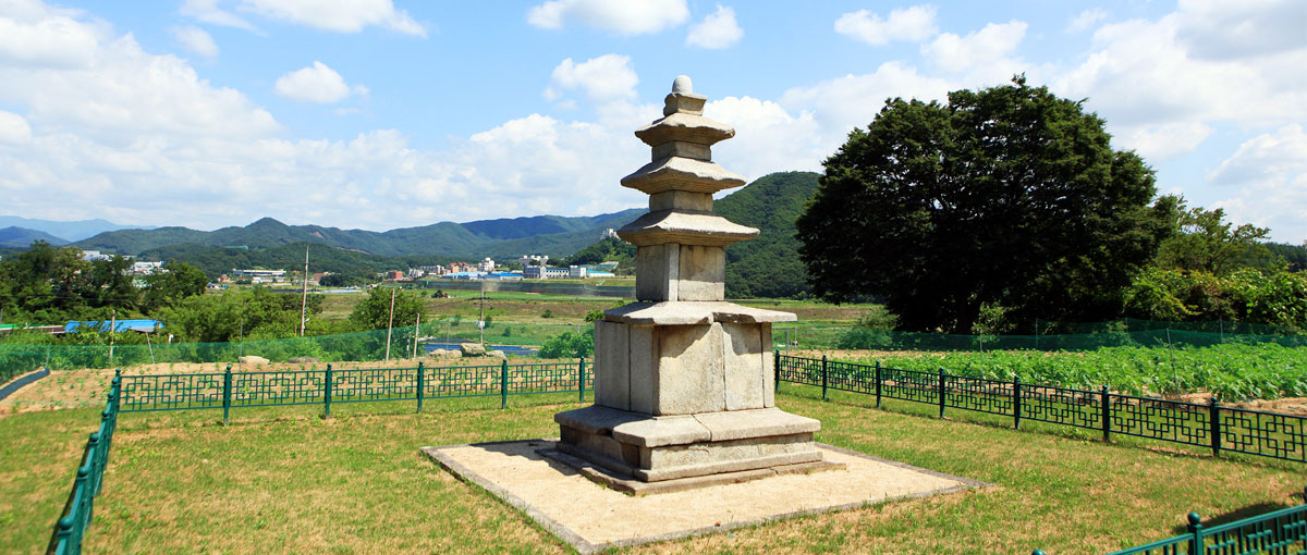 兴法寺址三层石塔