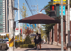 도심 속 행인 쉼터 그늘 막 설치 사진 2