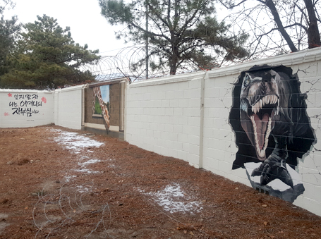 제36보병사단 담장 및 위병소 벽화사진